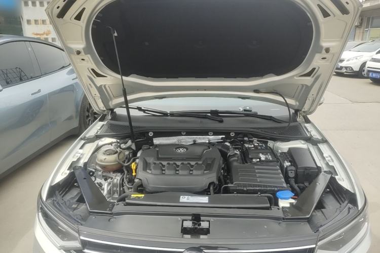 Used Volkswagen Magotan 2020 330TSI DSG Leading Model Engine Bay