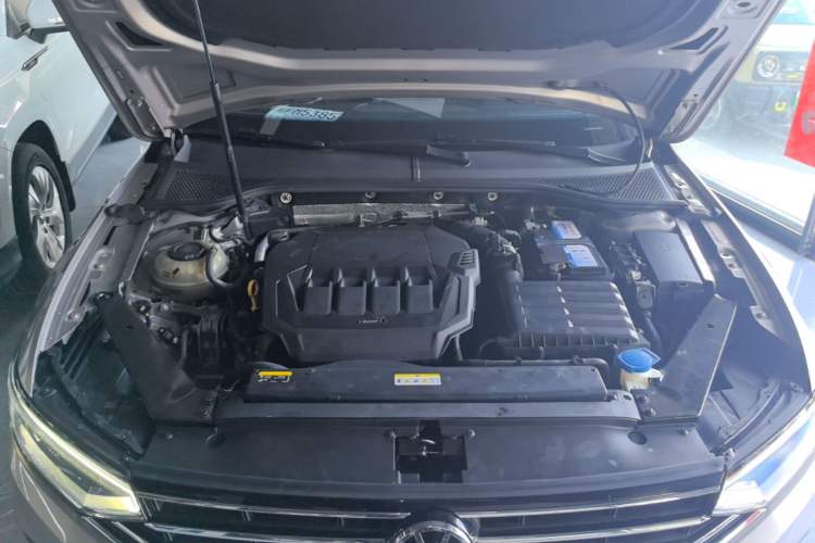 Used Volkswagen Magotan 2020 330TSI DSG Leading Model Engine Bay