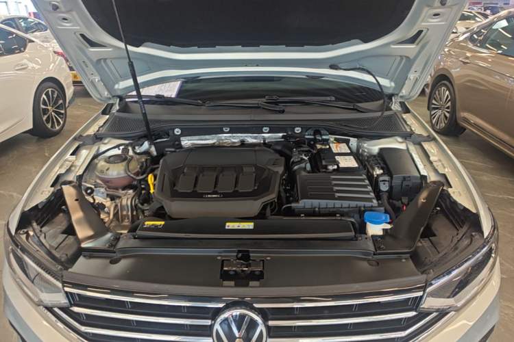Used Volkswagen Magotan 2020 330TSI DSG Leading Model Engine Bay