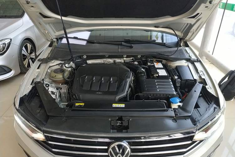 Used Volkswagen Magotan 2020 330TSI DSG Leading Model Engine Bay