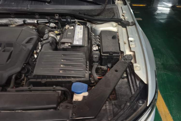 Used Volkswagen Magotan 2020 330TSI DSG Luxury Edition Engine Bay Left