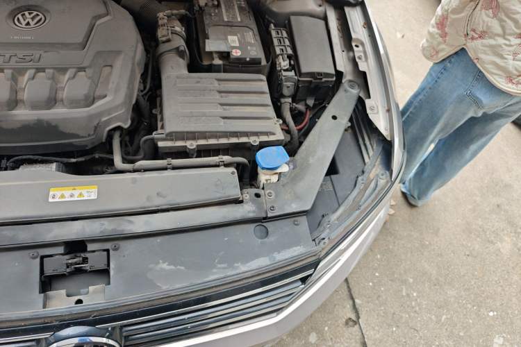 Used Volkswagen Magotan 2020 330TSI DSG Luxury Edition Engine Bay Left
