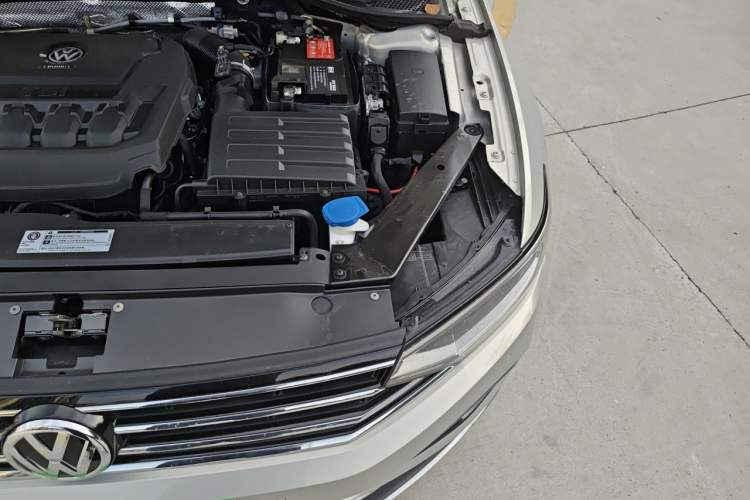 Used Volkswagen Magotan 2020 330TSI DSG Luxury Edition Engine Bay Left
