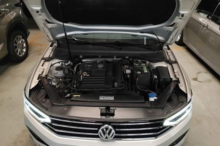 Used Volkswagen Magotan 2020 280TSI DSG Comfort Edition Engine Bay