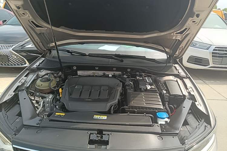 Used Volkswagen Magotan 2020 330TSI DSG Leading Model Engine Bay