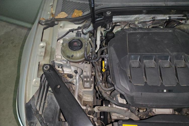 Used Volkswagen Magotan 2020 330TSI DSG Luxury Edition Engine Bay Right