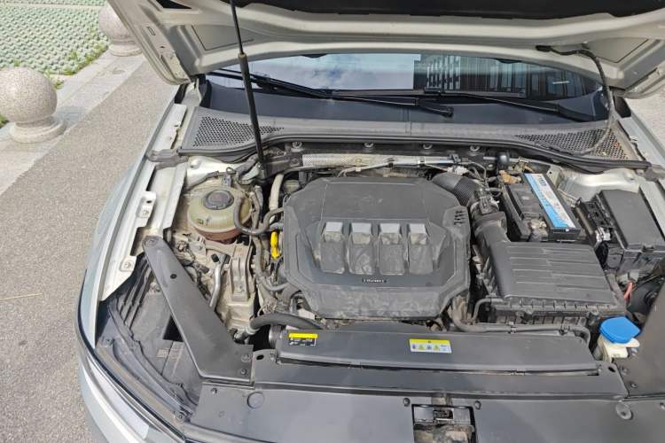 Used Volkswagen Magotan 2020 330TSI DSG Luxury Edition Engine Bay Right