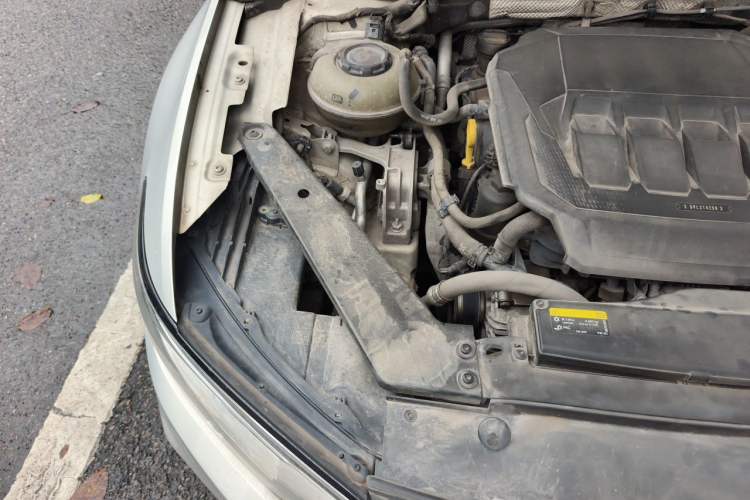 Used Volkswagen Magotan 2020 330TSI DSG Luxury Edition Engine Bay Right