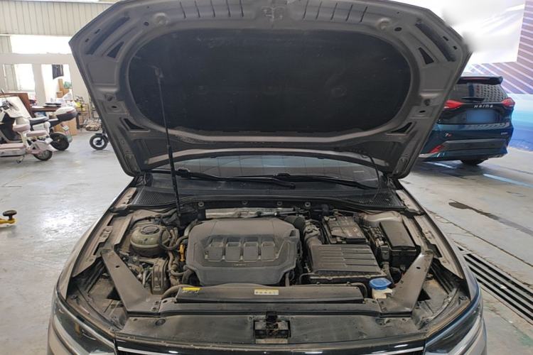 Used Volkswagen Magotan 2020 330TSI DSG Leading Model Engine Bay