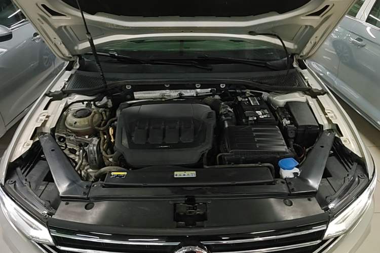 Used Volkswagen Magotan 2020 330TSI DSG Leading Model Engine Bay