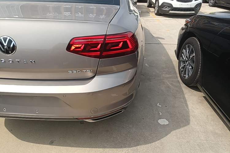 Used Volkswagen Magotan 2020 330TSI DSG Leading Model Exterior 3