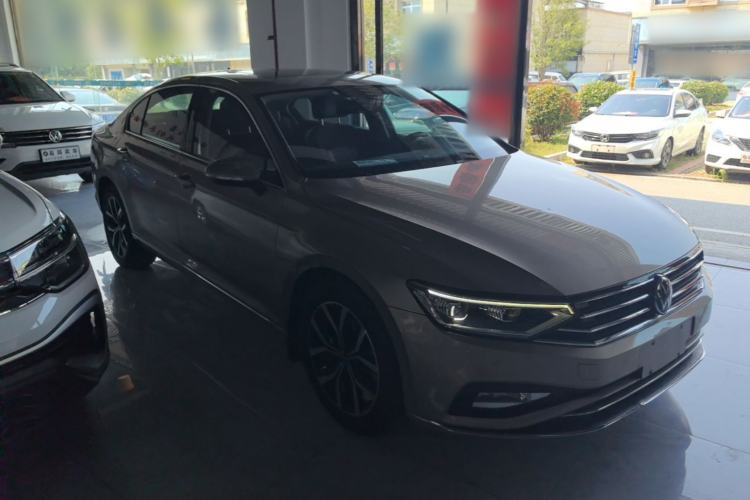 Used Volkswagen Magotan 2020 330TSI DSG Leading Model Front Right 45 Deg