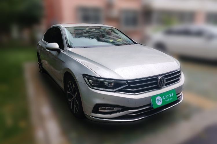 Used Volkswagen Magotan 2020 330TSI DSG Leading Model Front Right 45 Deg
