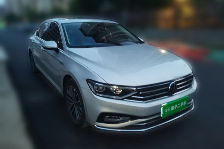 Used Volkswagen Magotan 2020 330TSI DSG Luxury Edition Front Right 45 Deg