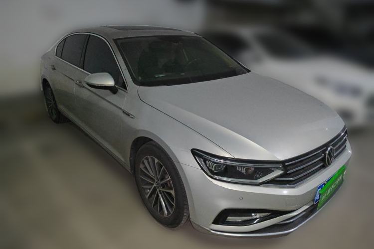 Used Volkswagen Magotan 2020 330TSI DSG Luxury Edition Front Right 45 Deg