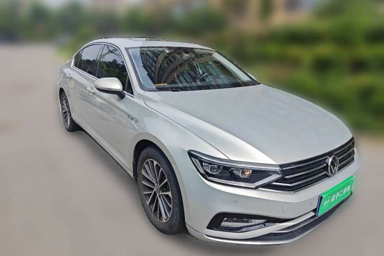 Used Volkswagen Magotan 2020 330TSI DSG Luxury Edition Front Right 45 Deg