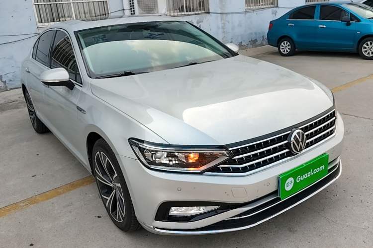 Used Volkswagen Magotan 2020 330TSI DSG Luxury Edition Front Right 45 Deg