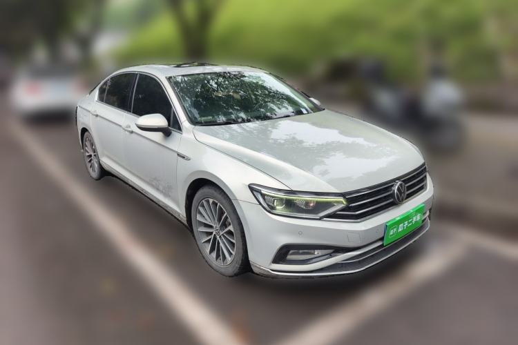 Used Volkswagen Magotan 2020 330TSI DSG Luxury Edition Front Right 45 Deg