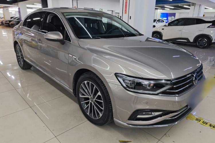 Used Volkswagen Magotan 2020 330TSI DSG Luxury Edition Front Right 45 Deg