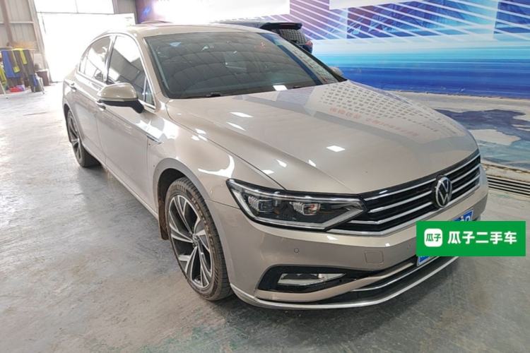 Used Volkswagen Magotan 2020 330TSI DSG Leading Model Front Right 45 Deg