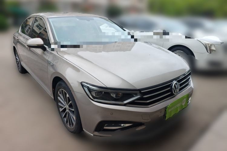 Used Volkswagen Magotan 2020 330TSI DSG Luxury Edition Front Right 45 Deg