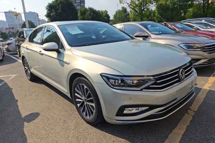 Used Volkswagen Magotan 2020 330TSI DSG Luxury Edition Front Right 45 Deg