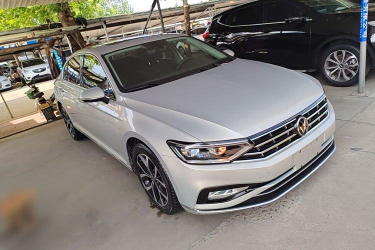 Used Volkswagen Magotan 2020 330TSI DSG Luxury Edition Front Right 45 Deg