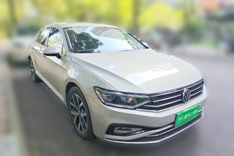 Used Volkswagen Magotan 2020 330TSI DSG Leading Model Front Right 45 Deg
