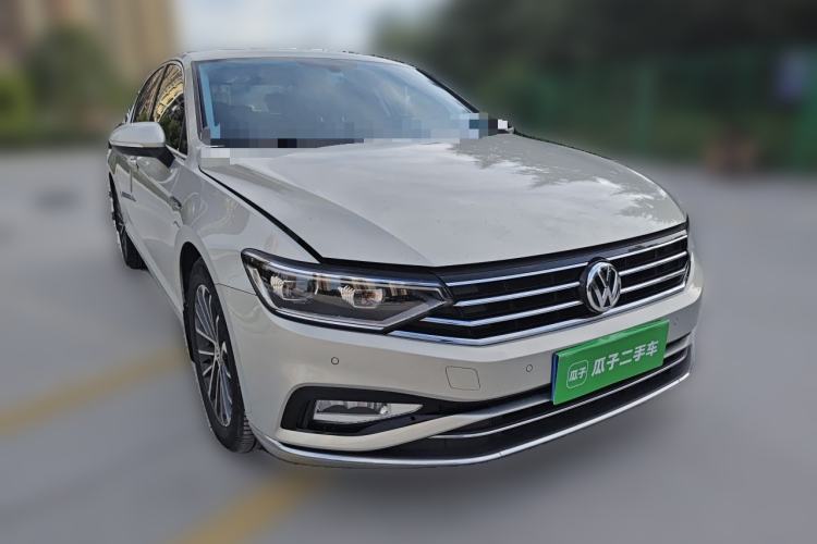 Used Volkswagen Magotan 2020 330TSI DSG Luxury Edition Front Right 45 Deg