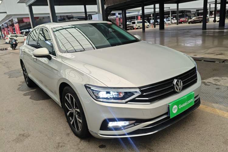 Used Volkswagen Magotan 2020 330TSI DSG Leading Model Front Right 45 Deg