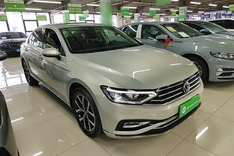 Used Volkswagen Magotan 2020 330TSI DSG Leading Model Front Right 45 Deg