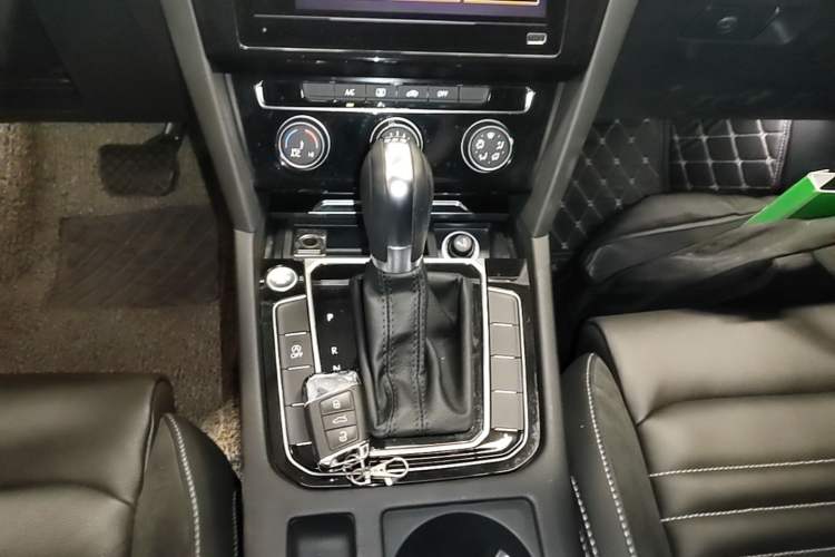 Used Volkswagen Magotan 2020 280TSI DSG Comfort Edition Gear Lever