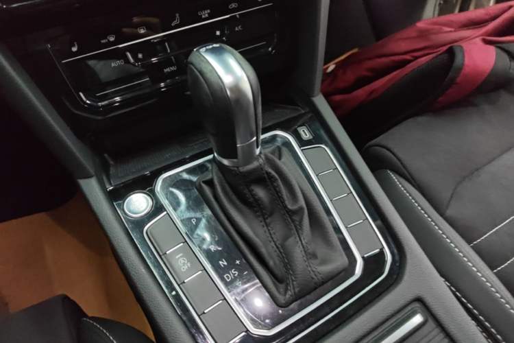 Used Volkswagen Magotan 2020 330TSI DSG Luxury Edition Gear Lever