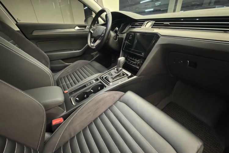 Used Volkswagen Magotan 2020 330TSI DSG Leading Model Interior 8
