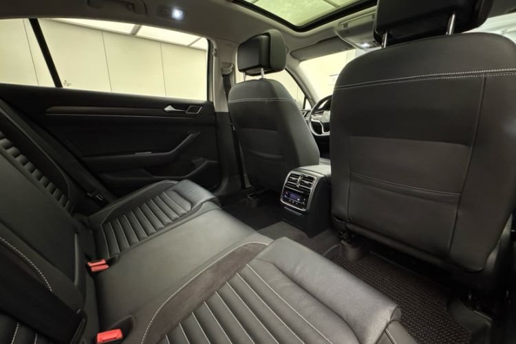 Used Volkswagen Magotan 2020 330TSI DSG Leading Model Interior 9