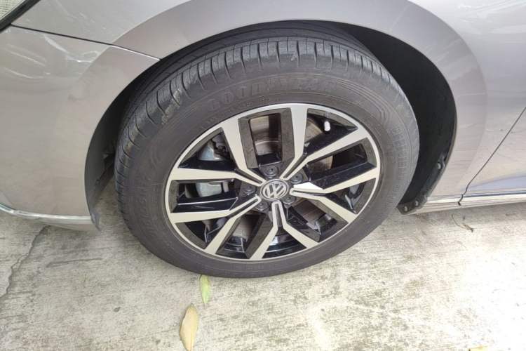 Used Volkswagen Magotan 2020 330TSI DSG Leading Model Left Front Wheel Hub