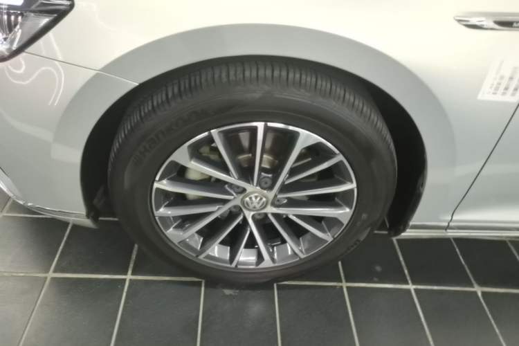 Used Volkswagen Magotan 2020 330TSI DSG Luxury Edition Left Front Wheel Hub