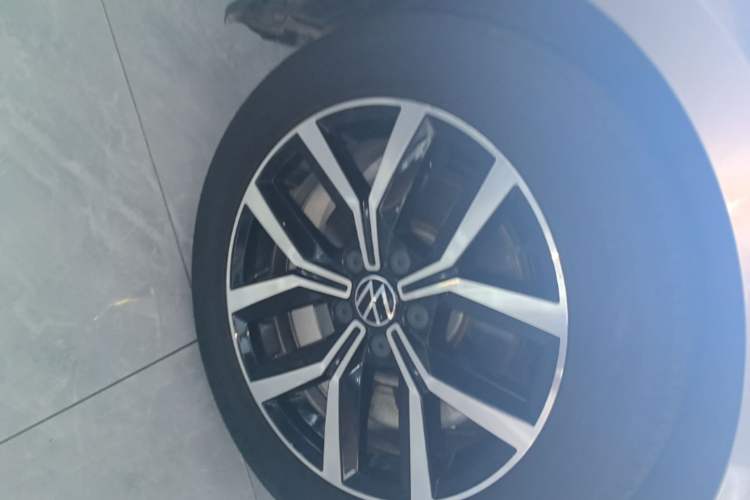 Used Volkswagen Magotan 2020 330TSI DSG Leading Model Left Front Wheel Hub