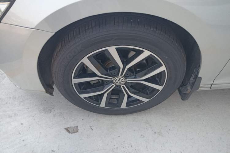 Used Volkswagen Magotan 2020 330TSI DSG Leading Model Left Front Wheel Hub