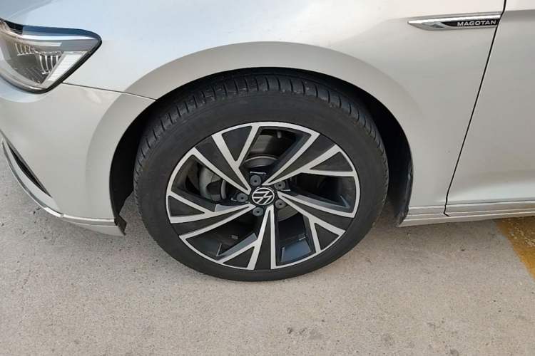 Used Volkswagen Magotan 2020 330TSI DSG Luxury Edition Left Front Wheel Hub