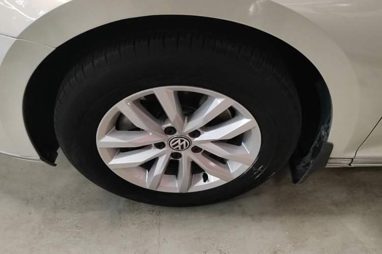 Used Volkswagen Magotan 2020 280TSI DSG Comfort Edition Left Front Wheel Hub