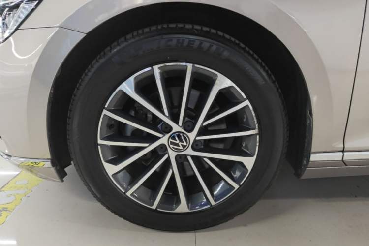 Used Volkswagen Magotan 2020 330TSI DSG Luxury Edition Left Front Wheel Hub