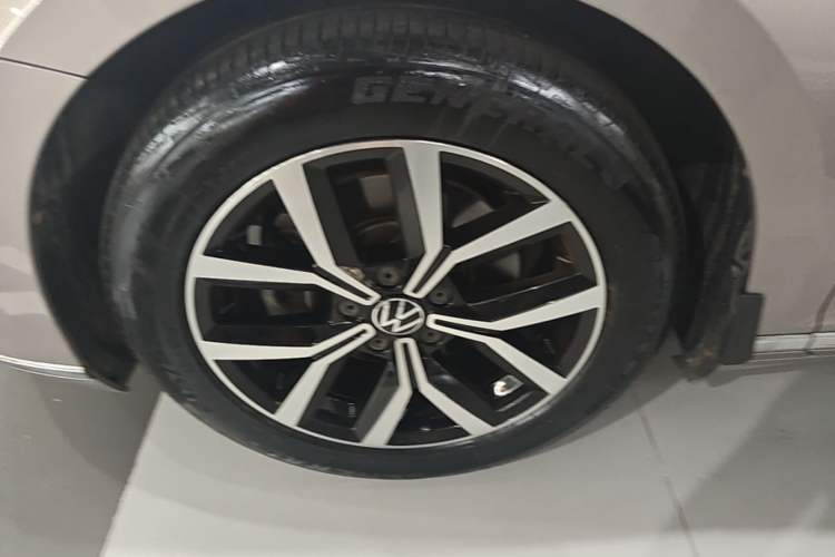 Used Volkswagen Magotan 2020 330TSI DSG Leading Model Left Front Wheel Hub
