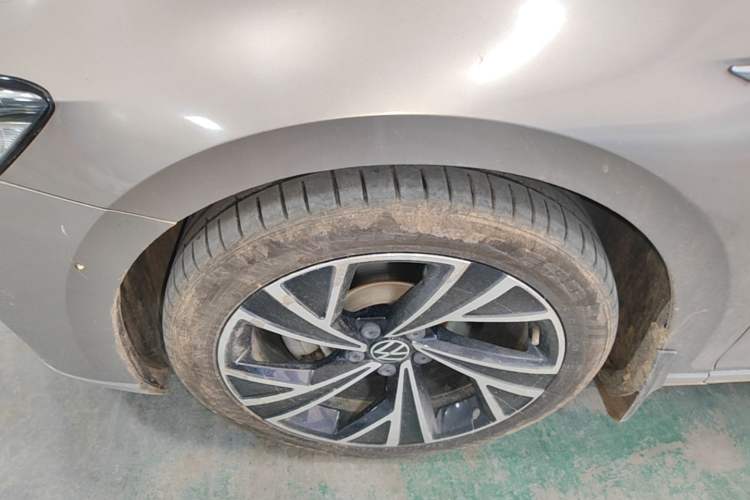 Used Volkswagen Magotan 2020 330TSI DSG Leading Model Left Front Wheel Hub