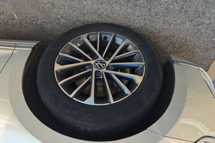 Used Volkswagen Magotan 2020 330TSI DSG Luxury Edition Left Front Wheel Hub