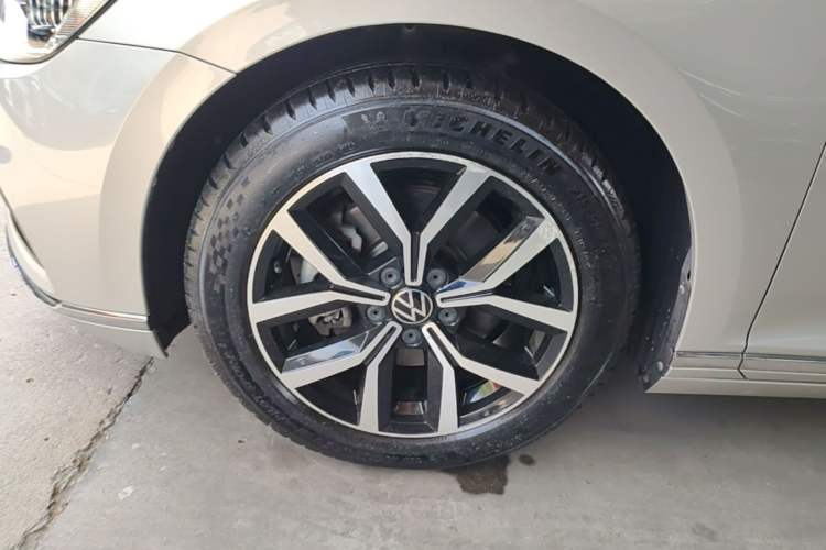 Used Volkswagen Magotan 2020 330TSI DSG Luxury Edition Left Front Wheel Hub