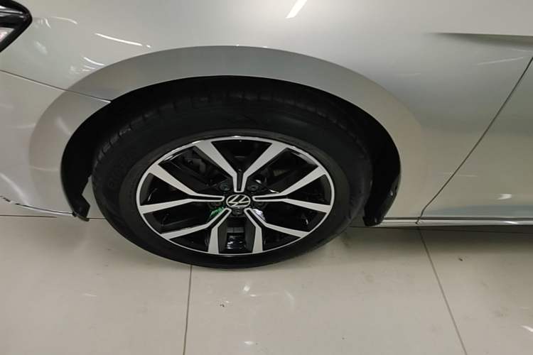 Used Volkswagen Magotan 2020 330TSI DSG Leading Model Left Front Wheel Hub