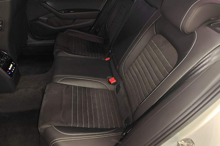 Used Volkswagen Magotan 2020 380TSI DSG Luxury Version Left Rear Seat