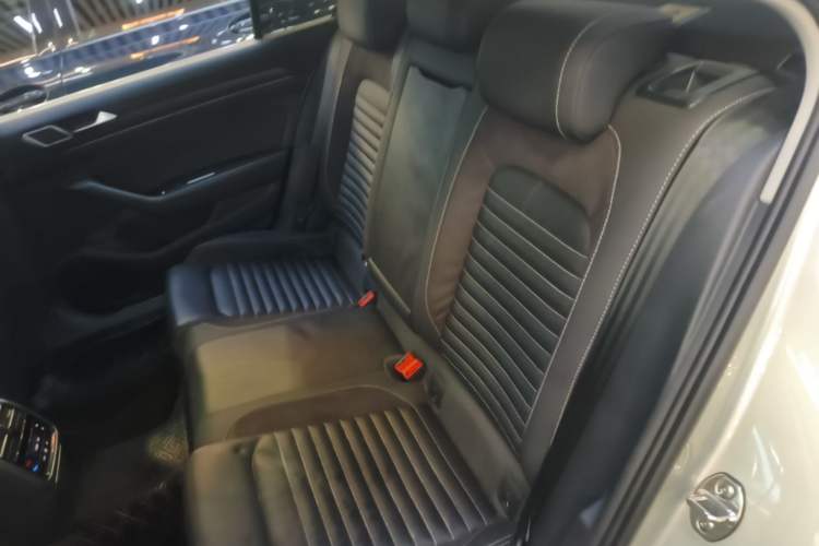 Used Volkswagen Magotan 2020 330TSI DSG Leading Model Left Rear Seat