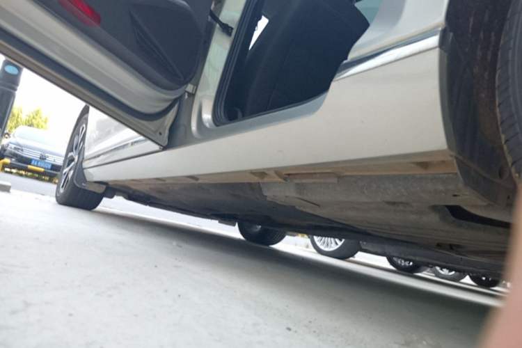 Used Volkswagen Magotan 2020 330TSI DSG Leading Model Left Side Sill